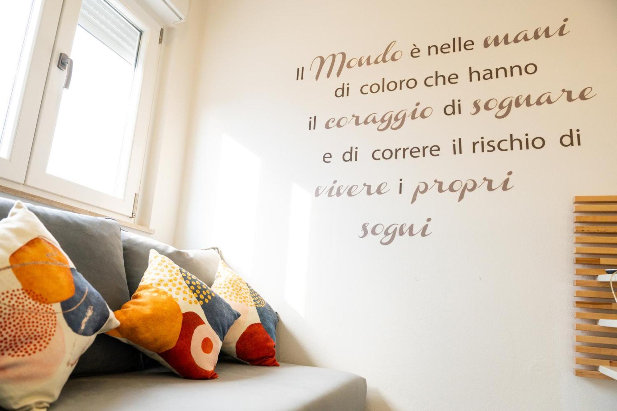 Monolocale Con Terrazza E Cucina